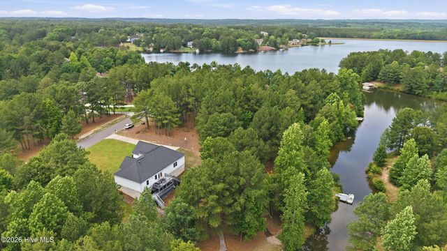 170 Beths Point, West End, NC 27376