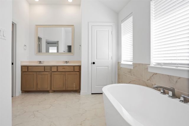 14421 Greymoore Circle, Fort Worth, TX 76008