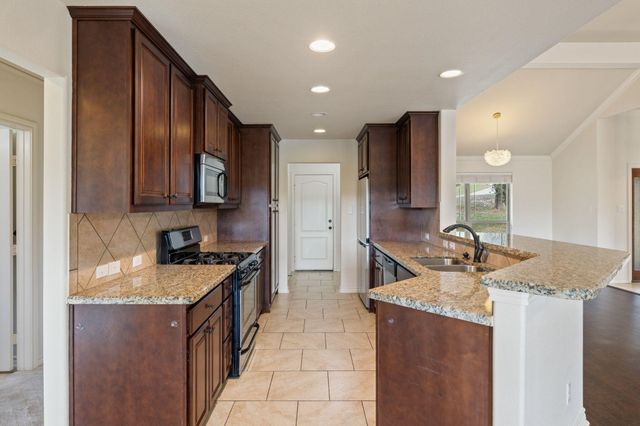 215 Maverick CIR, Horseshoe Bay, TX 78657