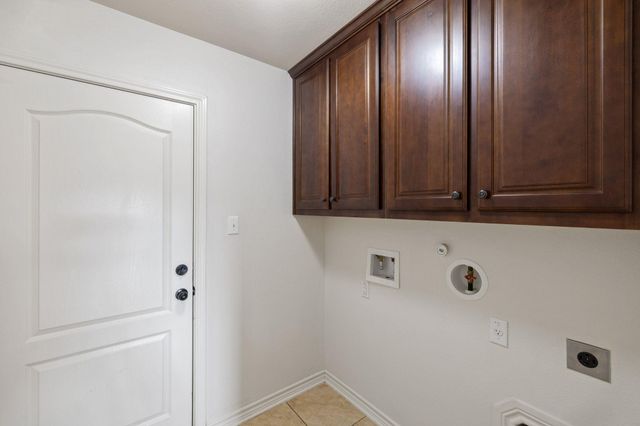 215 Maverick CIR, Horseshoe Bay, TX 78657