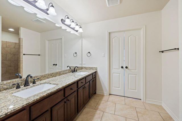 215 Maverick CIR, Horseshoe Bay, TX 78657