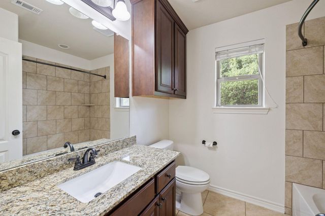 215 Maverick CIR, Horseshoe Bay, TX 78657