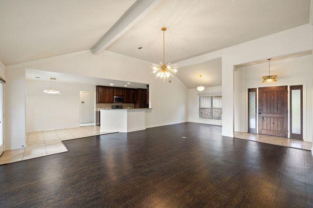 215 Maverick CIR, Horseshoe Bay, TX 78657