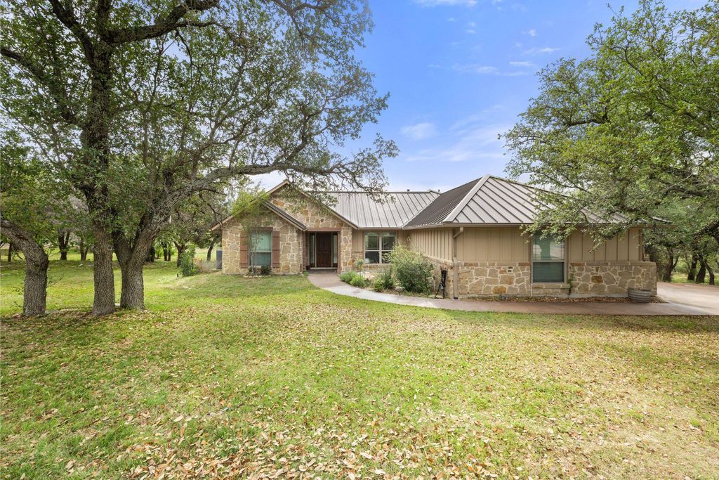215 Maverick CIR, Horseshoe Bay, TX 78657