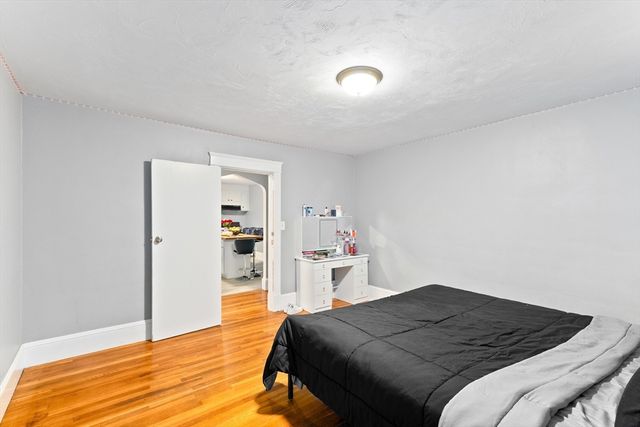 1039 S Main St, Fall River, MA 02724