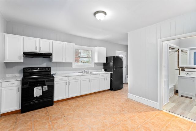 1039 S Main St, Fall River, MA 02724