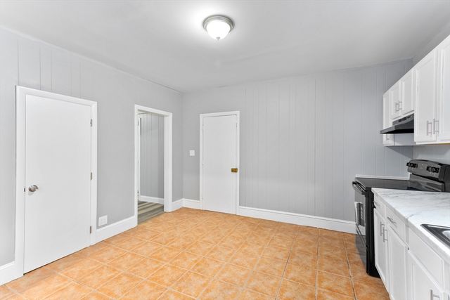 1039 S Main St, Fall River, MA 02724