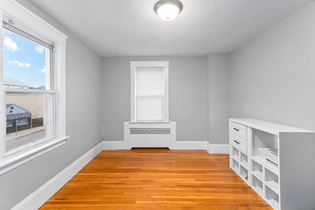 1039 S Main St, Fall River, MA 02724