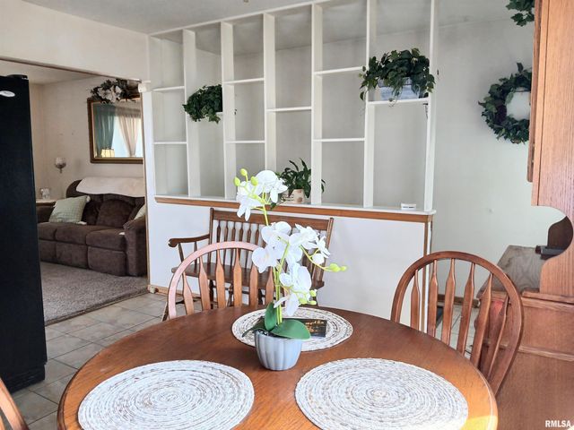 29 MELODY Lane, Springfield, IL 62702