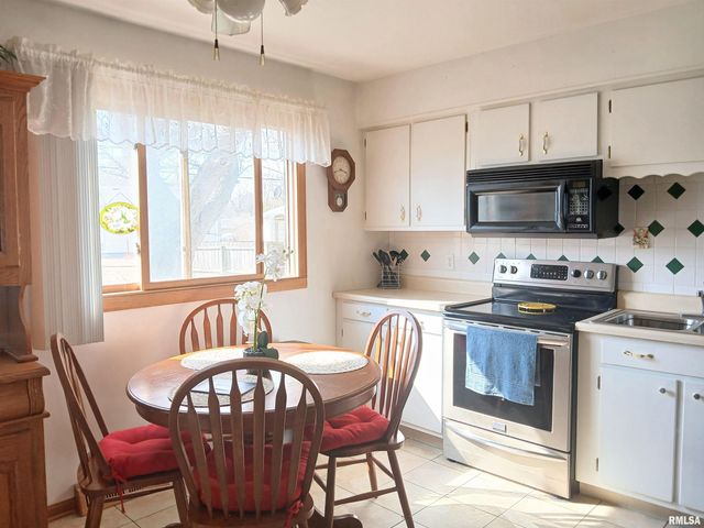 29 MELODY Lane, Springfield, IL 62702