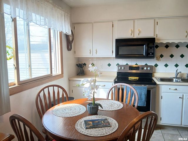 29 MELODY Lane, Springfield, IL 62702