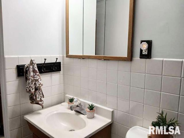 29 MELODY Lane, Springfield, IL 62702