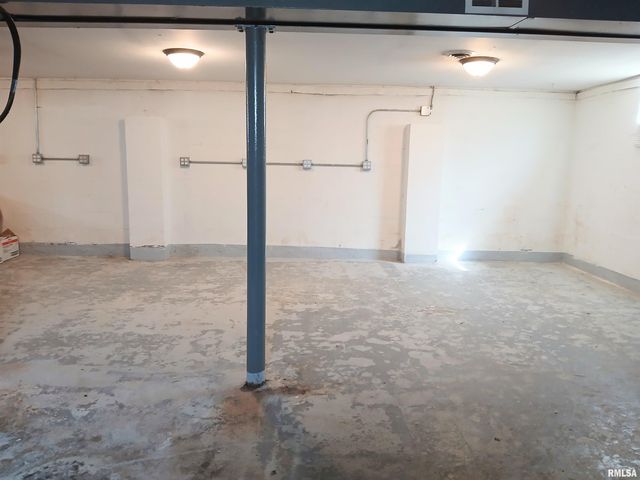 29 MELODY Lane, Springfield, IL 62702