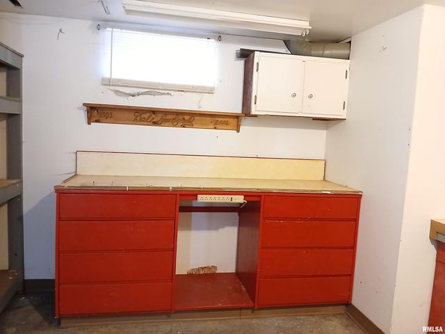 29 MELODY Lane, Springfield, IL 62702