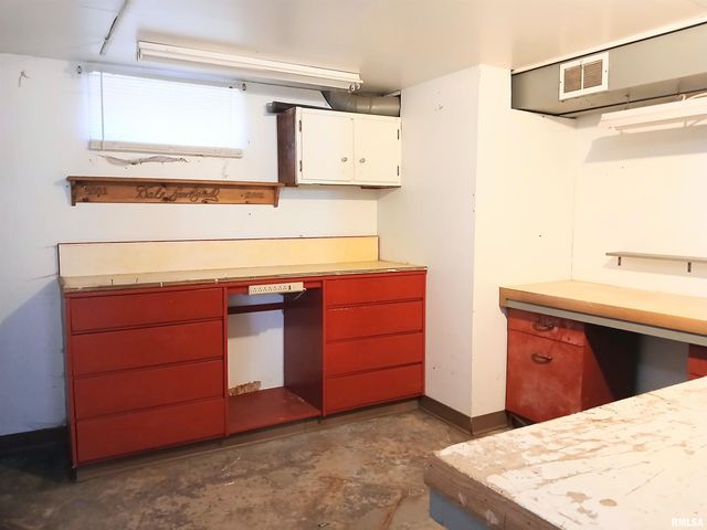 29 MELODY Lane, Springfield, IL 62702