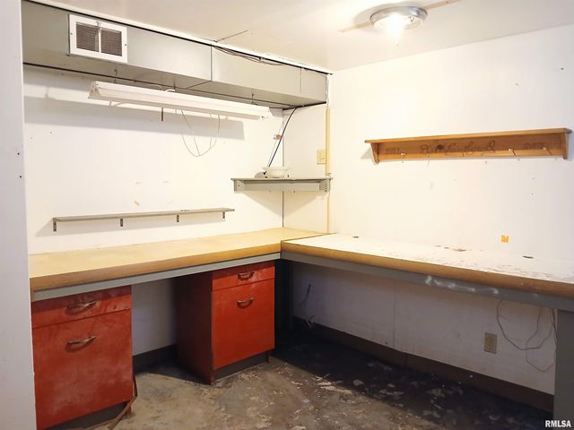 29 MELODY Lane, Springfield, IL 62702