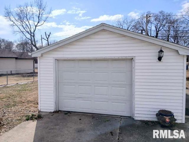 29 MELODY Lane, Springfield, IL 62702