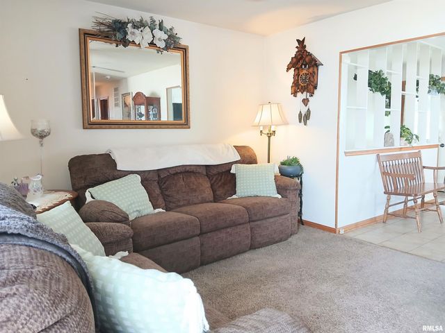 29 MELODY Lane, Springfield, IL 62702