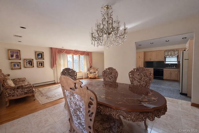 208 Doris Avenue, Franklin Square, NY 11010