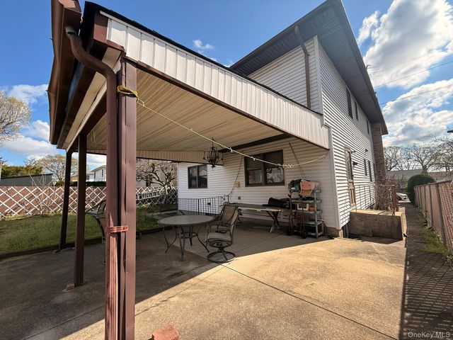 208 Doris Avenue, Franklin Square, NY 11010