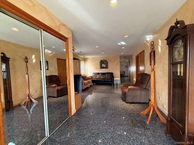 208 Doris Avenue, Franklin Square, NY 11010