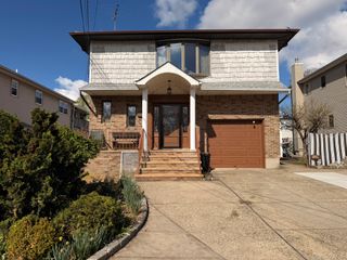 208 Doris Avenue, Franklin Square, NY 11010