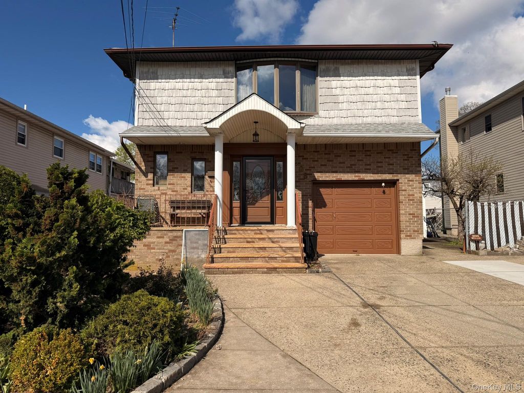 208 Doris Avenue, Franklin Square, NY 11010