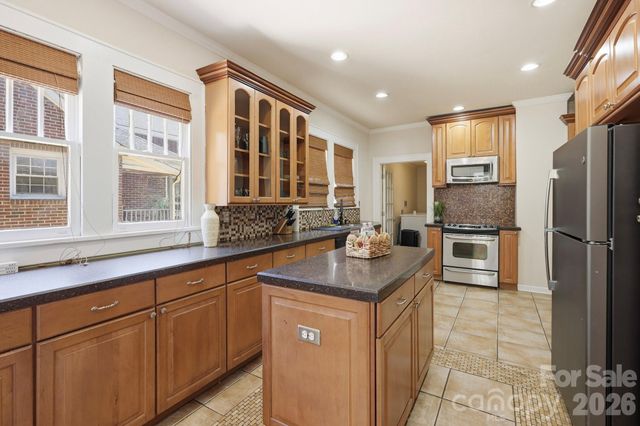 209 Grandin Road, Charlotte, NC 28208
