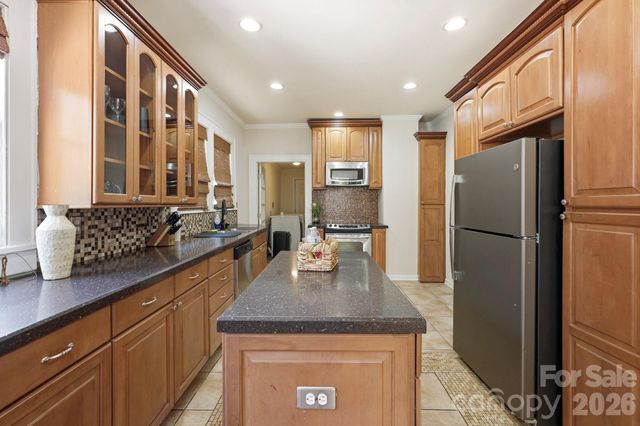 209 Grandin Road, Charlotte, NC 28208
