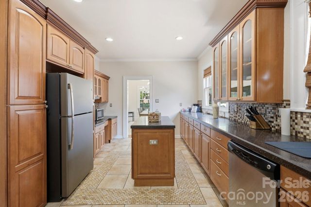 209 Grandin Road, Charlotte, NC 28208