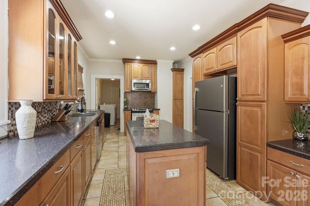 209 Grandin Road, Charlotte, NC 28208
