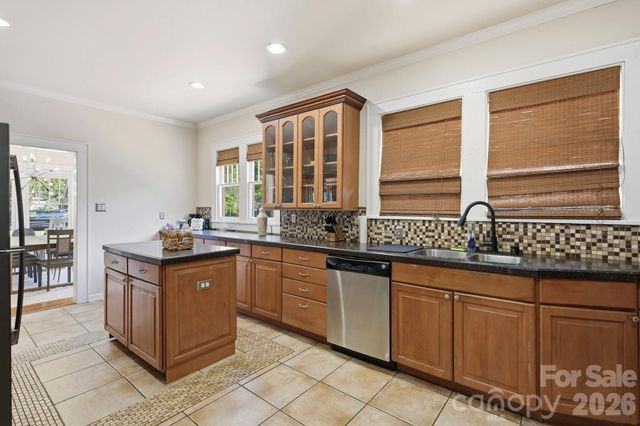 209 Grandin Road, Charlotte, NC 28208