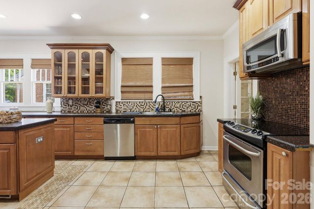 209 Grandin Road, Charlotte, NC 28208