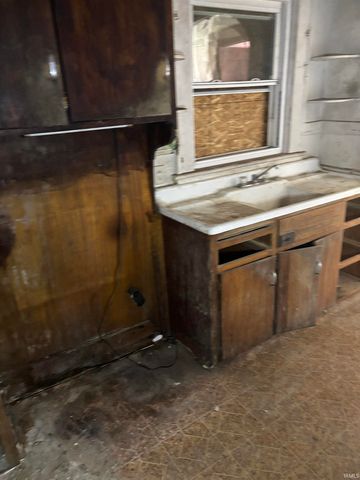 625 E Dubail Avenue, South Bend, IN 46613