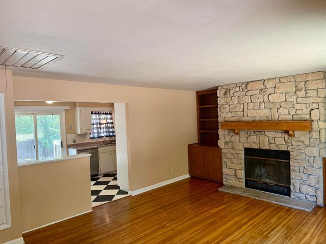 1805 N Woodrow Ct, Wichita, KS 67203