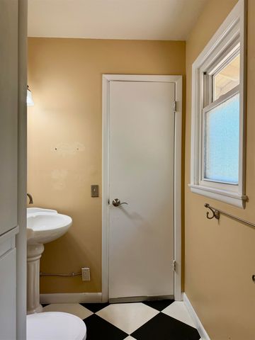 1805 N Woodrow Ct, Wichita, KS 67203