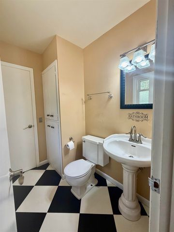 1805 N Woodrow Ct, Wichita, KS 67203
