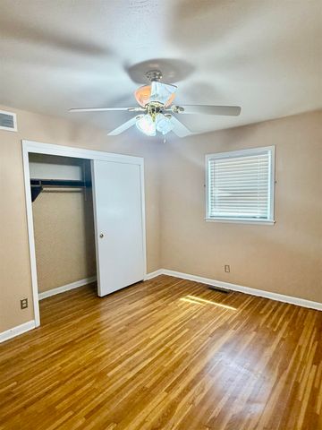 1805 N Woodrow Ct, Wichita, KS 67203