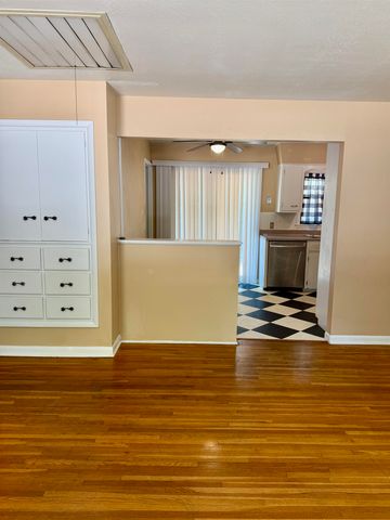 1805 N Woodrow Ct, Wichita, KS 67203