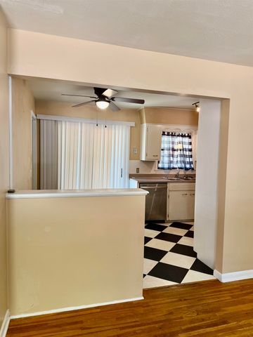 1805 N Woodrow Ct, Wichita, KS 67203