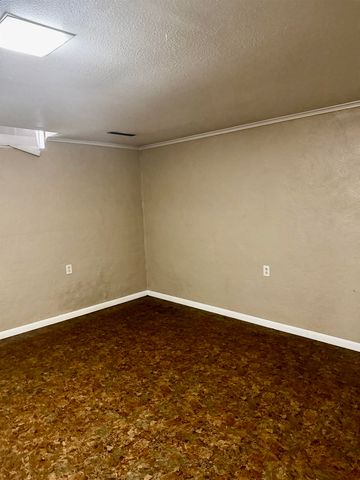 1805 N Woodrow Ct, Wichita, KS 67203