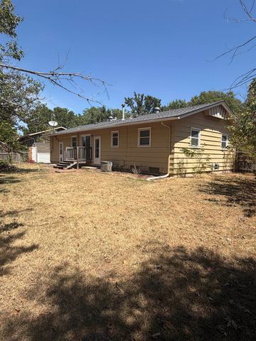 1805 N Woodrow Ct, Wichita, KS 67203
