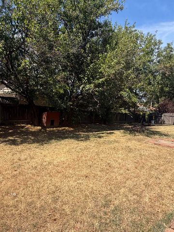 1805 N Woodrow Ct, Wichita, KS 67203