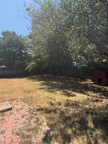 1805 N Woodrow Ct, Wichita, KS 67203