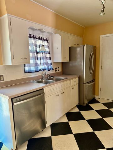 1805 N Woodrow Ct, Wichita, KS 67203