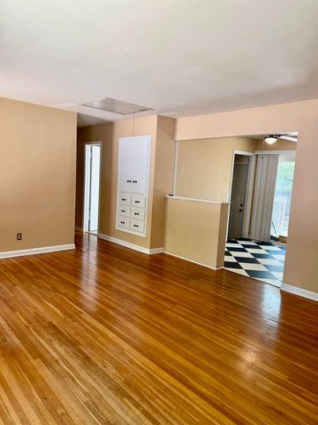 1805 N Woodrow Ct, Wichita, KS 67203