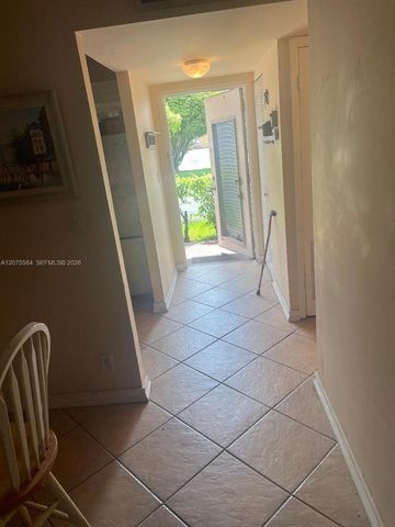 9400 Sunrise Lakes Boulevard 105, Sunrise, FL 33322