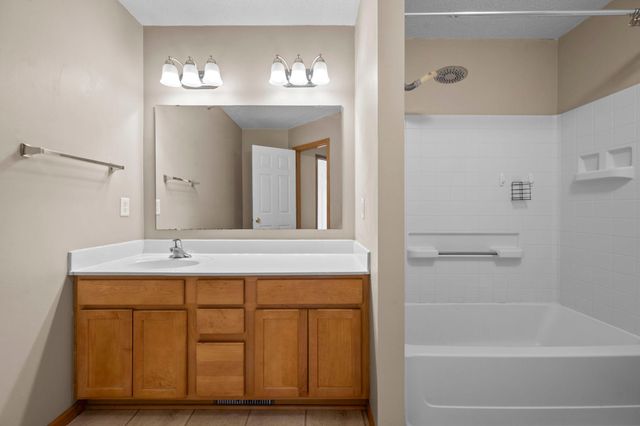 4709 Blaylock Way 2804, Inver Grove Heights, MN 55076