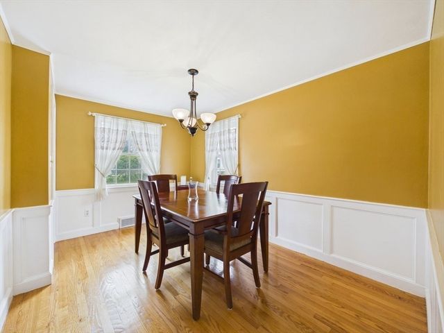 12 Griffin Terr, Weymouth, MA 02190