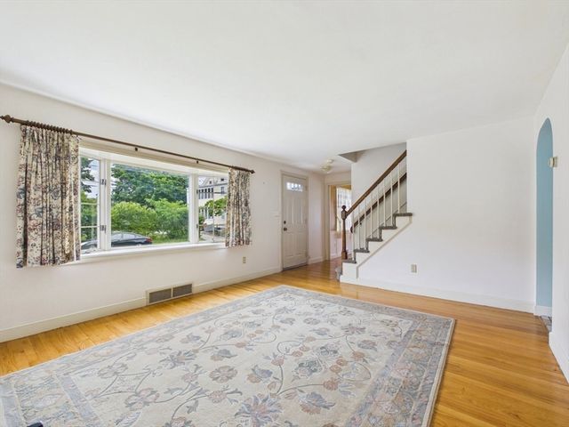 12 Griffin Terr, Weymouth, MA 02190
